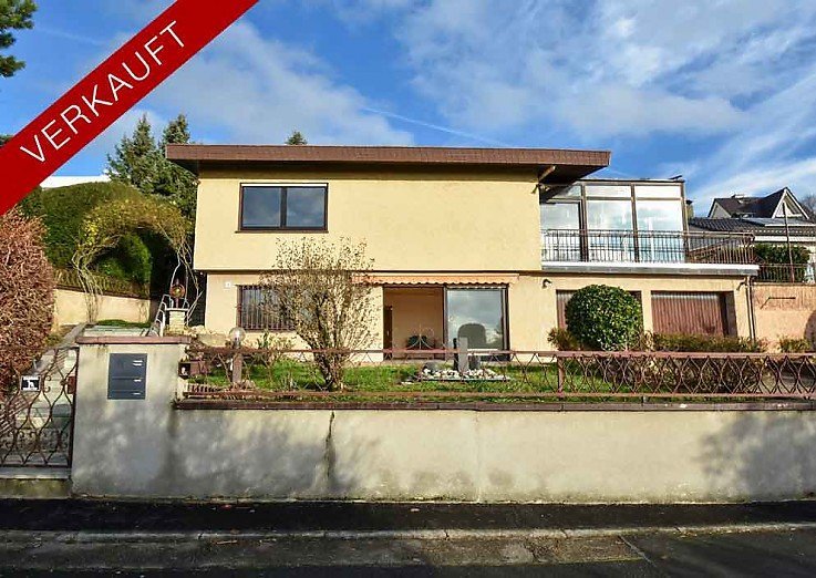 Foto Ruhe � Blick � Sonnige Lage Sanierungsbed�rftiges Haus in Karben