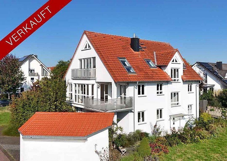 Foto Attraktives Zweifamilienhaus in Friedrichsdorf - Burgholzhausen. Wohnen in ruhiger Lage.