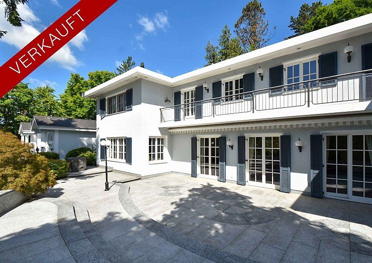 Foto Einzigartige Villa mit Panoramablick, Poolhaus & gro�z�giger Architektur in Kurparkn�he