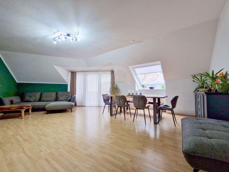Wohnzimmer1 Bad Homburg vor der H�he / Kirdorf Dachgeschosswohnung Stilvolles Wohnen mit weitem Blick - 4 Zimmer, Balkon & zwei B�der in Bad Homburg-Kirdorf