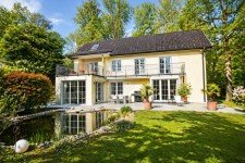 Hauptbild Charmantes Einfamilienhaus mit gro�z�gigen Terrassen und viel Platz f�r die Familie