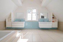 Bad 1 Eleganz trifft Luxus: Lichtdurchflutete Villa in Top-Lage