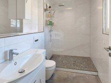 Badezimmer Gro�e Villa mit zwei Winterg�rten
und beheiztem Au�enpool