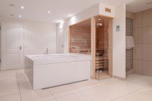 Wellnessbereich Eleganz trifft Luxus: Lichtdurchflutete Villa in Top-Lage