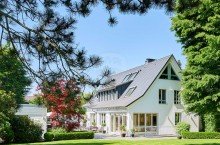 Hausansicht Exklusives Villenanwesen mit Poolhaus