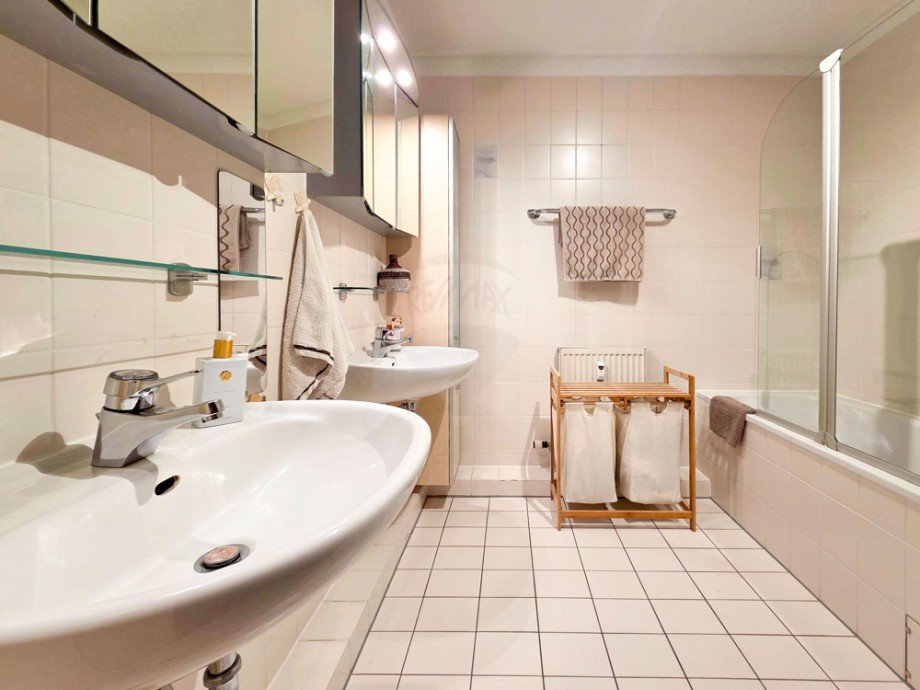 Bad1 Dachgeschosswohnung Bad Homburg vor der H�he / Kirdorf