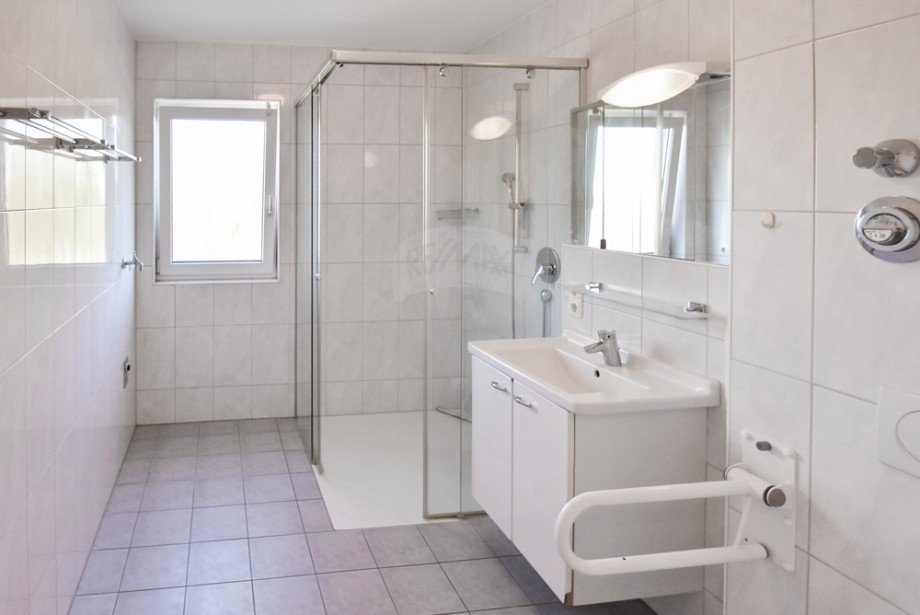 Badezimmer Etagenwohnung Friedrichsdorf vor der H�he