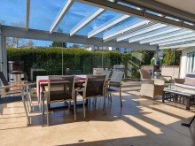 Wintergarten EG Gro�e Villa mit zwei Winterg�rten
und beheiztem Au�enpool