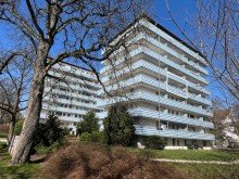 Hausansicht Licht - Lage - Lebensqualit�t
ger�umiges 1-Zimmer-Apartment
mit sonnigem Balkon
- ruhig  & zentral -