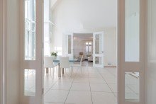 Esszimmer / Wohnzimmer Eleganz trifft Luxus: Lichtdurchflutete Villa in Top-Lage