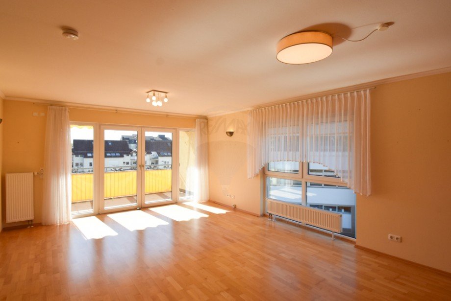 Wohnzimmer Etagenwohnung Friedrichsdorf vor der H�he